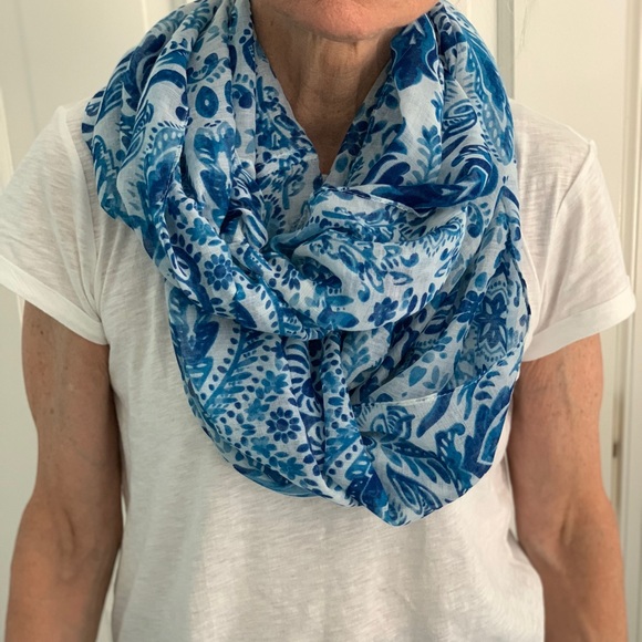 Blue and white infinity scarf - Picture 1 of 2